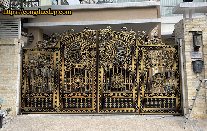 Cổng nhôm đúc 4 cánh đẹp